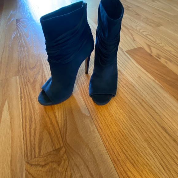 Shoes - Picture 9 of 10